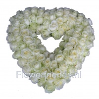 Open rouwhart witte rozen